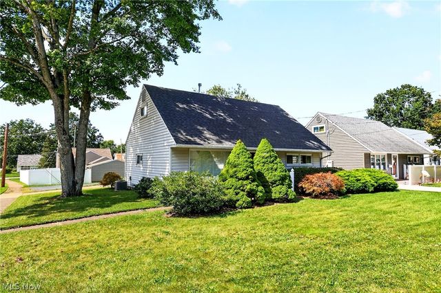 214 Oak Knoll Street, Niles, OH 44446