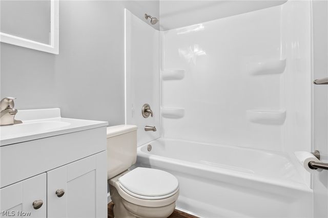 214 Oak Knoll Street, Niles, OH 44446