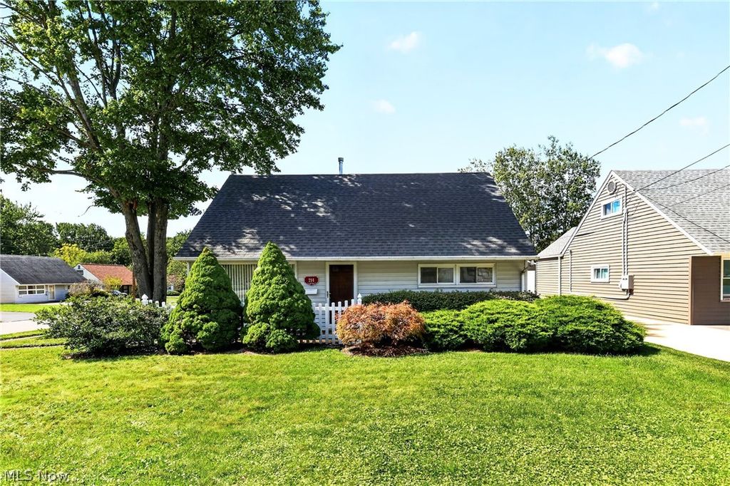 214 Oak Knoll Street, Niles, OH 44446