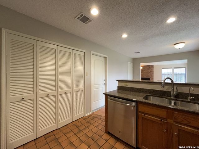 13915 Laurel Hollow Dr, San Antonio, TX 78232
