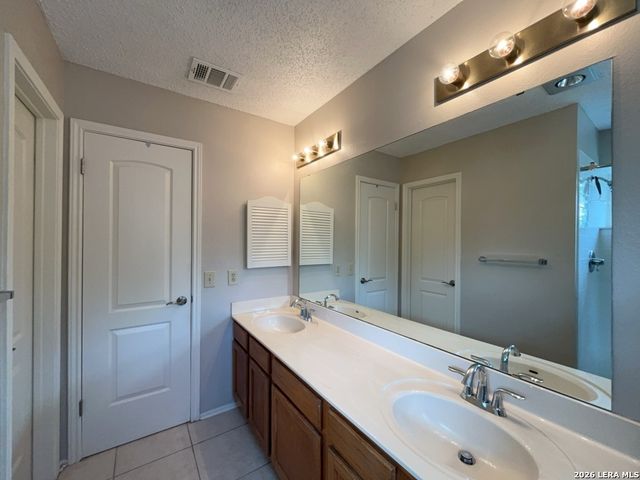 13915 Laurel Hollow Dr, San Antonio, TX 78232