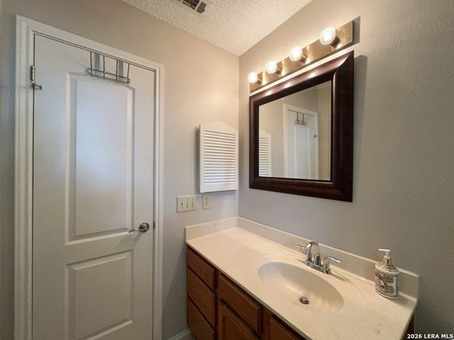 13915 Laurel Hollow Dr, San Antonio, TX 78232