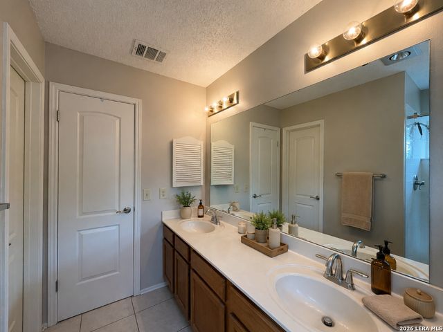 13915 Laurel Hollow Dr, San Antonio, TX 78232