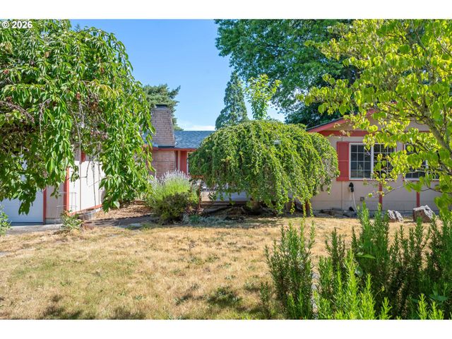2215 PRINCETON Dr, Eugene, OR 97405