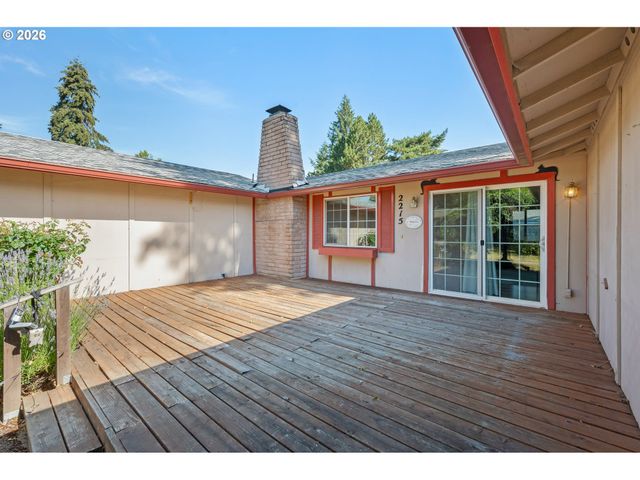2215 PRINCETON Dr, Eugene, OR 97405