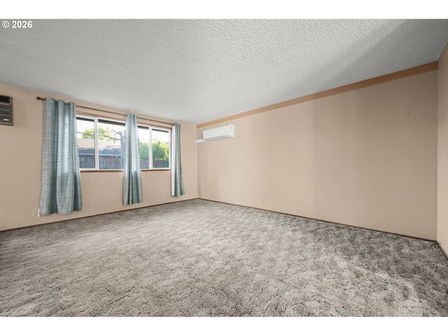 2215 PRINCETON Dr, Eugene, OR 97405