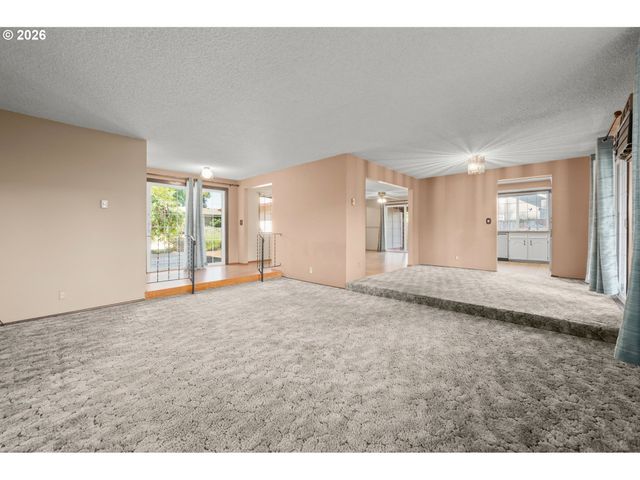 2215 PRINCETON Dr, Eugene, OR 97405
