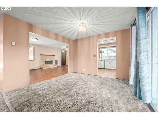 2215 PRINCETON Dr, Eugene, OR 97405