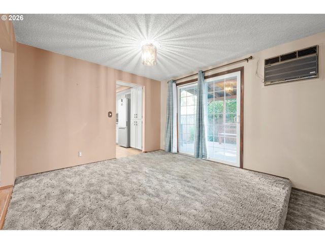 2215 PRINCETON Dr, Eugene, OR 97405