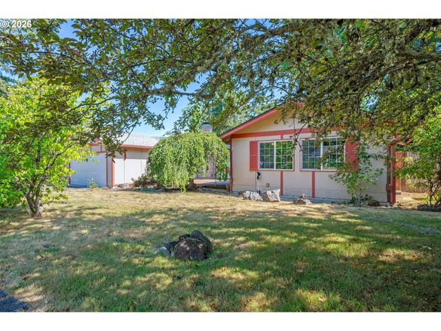2215 PRINCETON Dr, Eugene, OR 97405