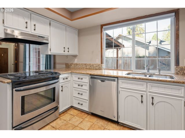 2215 PRINCETON Dr, Eugene, OR 97405