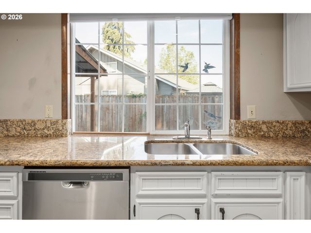 2215 PRINCETON Dr, Eugene, OR 97405