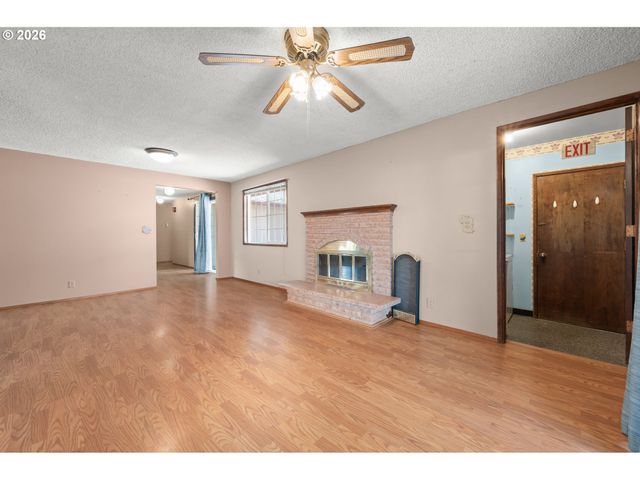 2215 PRINCETON Dr, Eugene, OR 97405