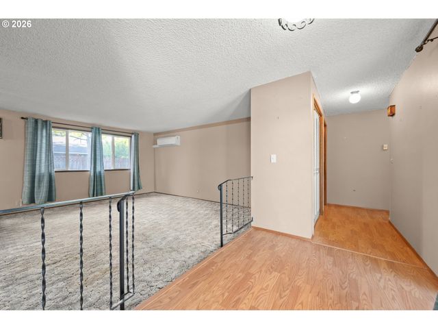 2215 PRINCETON Dr, Eugene, OR 97405