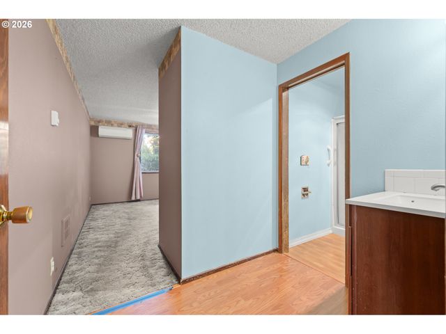 2215 PRINCETON Dr, Eugene, OR 97405