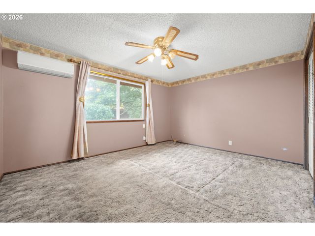 2215 PRINCETON Dr, Eugene, OR 97405