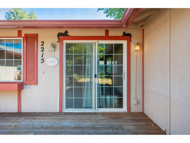2215 PRINCETON Dr, Eugene, OR 97405