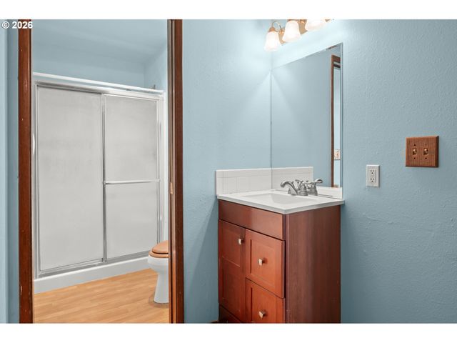 2215 PRINCETON Dr, Eugene, OR 97405