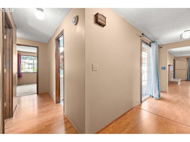 2215 PRINCETON Dr, Eugene, OR 97405