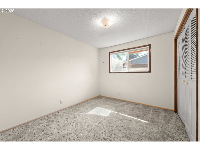 2215 PRINCETON Dr, Eugene, OR 97405