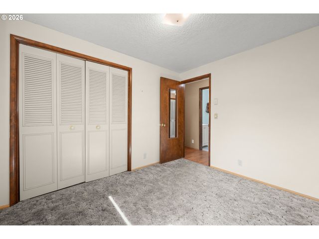 2215 PRINCETON Dr, Eugene, OR 97405