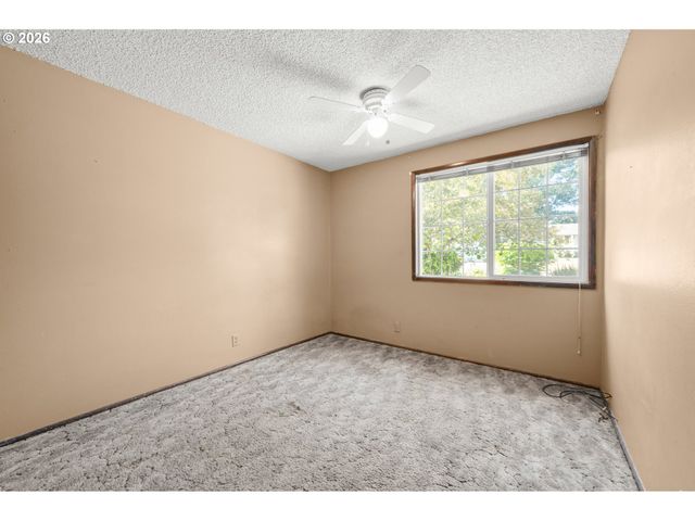 2215 PRINCETON Dr, Eugene, OR 97405