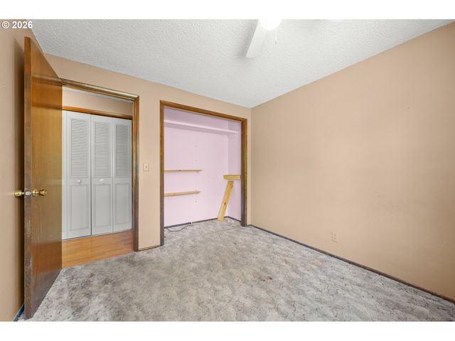 2215 PRINCETON Dr, Eugene, OR 97405