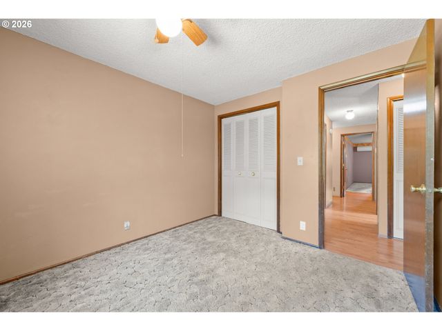 2215 PRINCETON Dr, Eugene, OR 97405