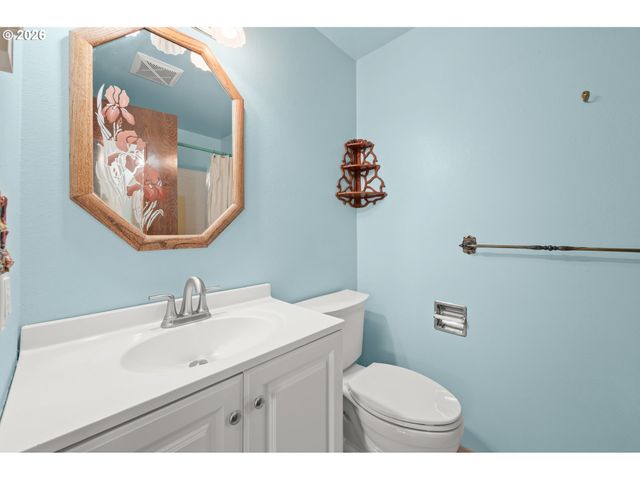 2215 PRINCETON Dr, Eugene, OR 97405