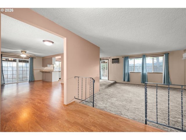 2215 PRINCETON Dr, Eugene, OR 97405