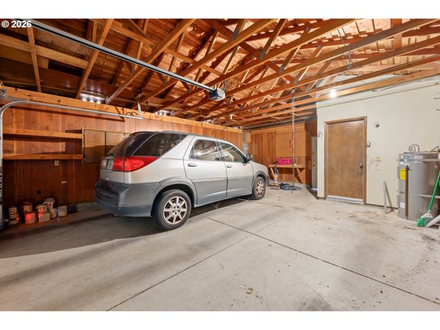 2215 PRINCETON Dr, Eugene, OR 97405