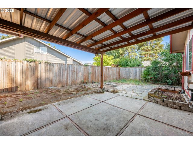 2215 PRINCETON Dr, Eugene, OR 97405