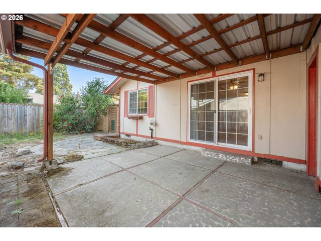 2215 PRINCETON Dr, Eugene, OR 97405