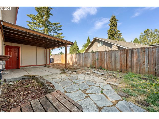 2215 PRINCETON Dr, Eugene, OR 97405