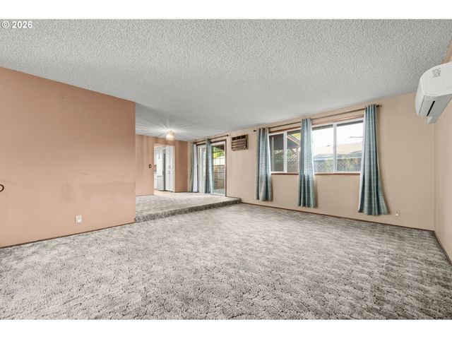 2215 PRINCETON Dr, Eugene, OR 97405