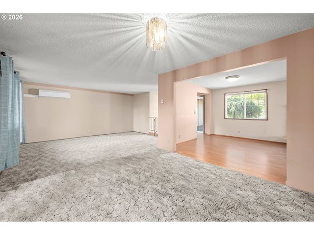 2215 PRINCETON Dr, Eugene, OR 97405