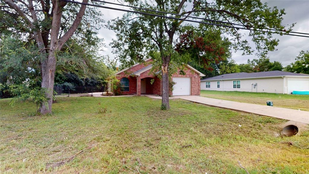 1601 Franklin Avenue, Bonham, TX 75418