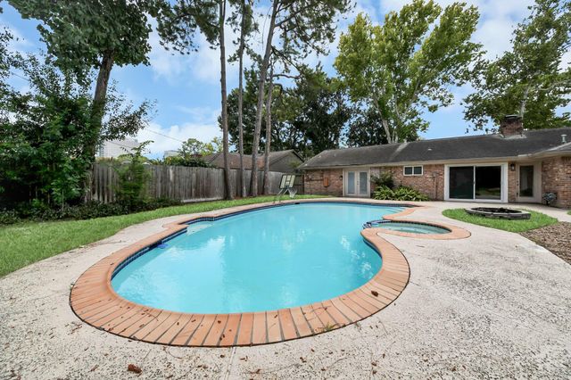 10706 Inwood Drive, Houston, TX 77042