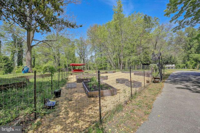 1040 WHITE SANDS DR, Lusby, MD 20657