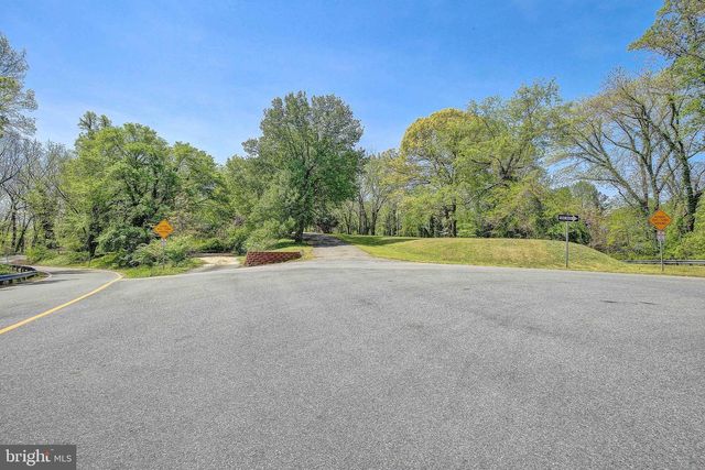 1040 WHITE SANDS DR, Lusby, MD 20657