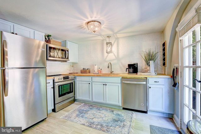 1040 WHITE SANDS DR, Lusby, MD 20657