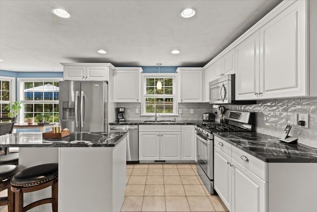 194 Woodlawn Street, Taunton, MA 02718