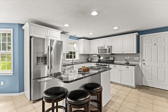 194 Woodlawn Street, Taunton, MA 02718