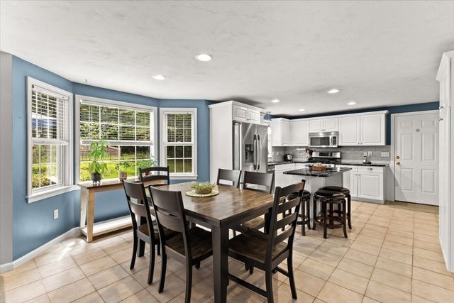 194 Woodlawn Street, Taunton, MA 02718