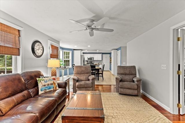 194 Woodlawn Street, Taunton, MA 02718