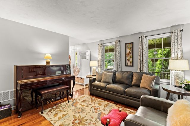 194 Woodlawn Street, Taunton, MA 02718