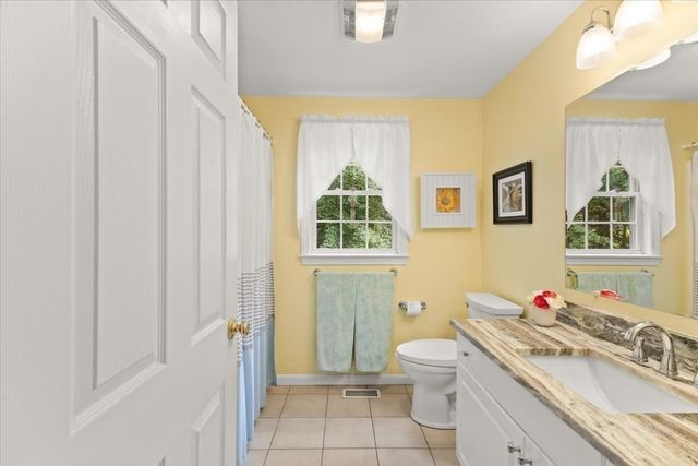 194 Woodlawn Street, Taunton, MA 02718