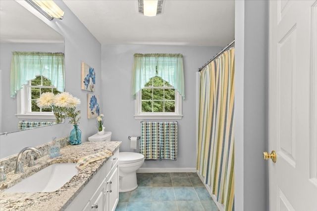 194 Woodlawn Street, Taunton, MA 02718