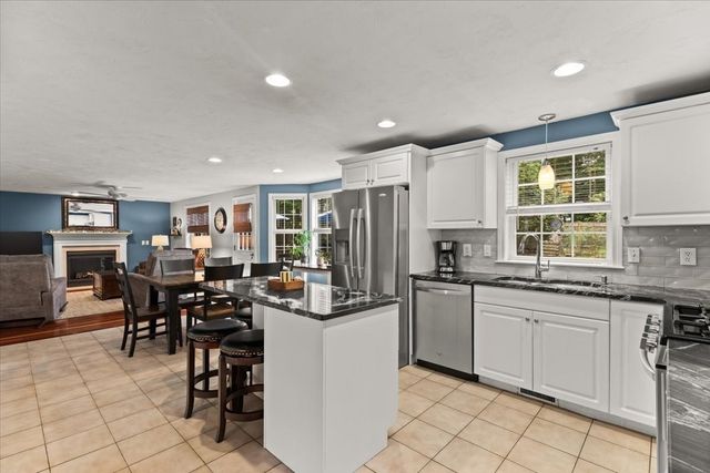 194 Woodlawn Street, Taunton, MA 02718