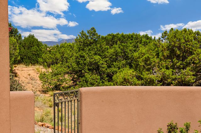 8 S Arroyo Ridge Road, Santa Fe, NM 87508